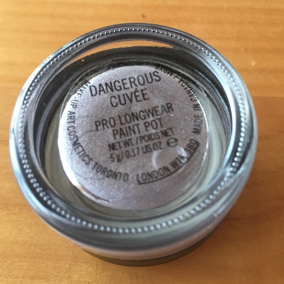 How To Use Mac Pro Longwear Paint Pot Peintures How To Use Mac Pro Longwear Paint Pot Peintures