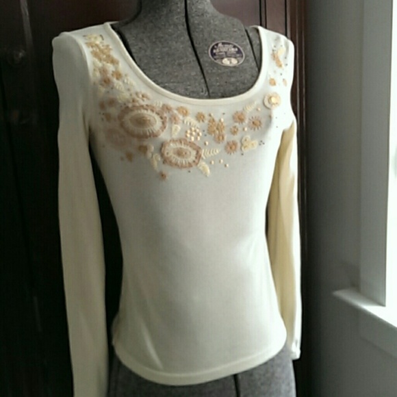 Beautiful Moth Anthropologie top with embroidery - Picture 2 of 2