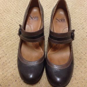 Brown Mary Jane heels. super cute!