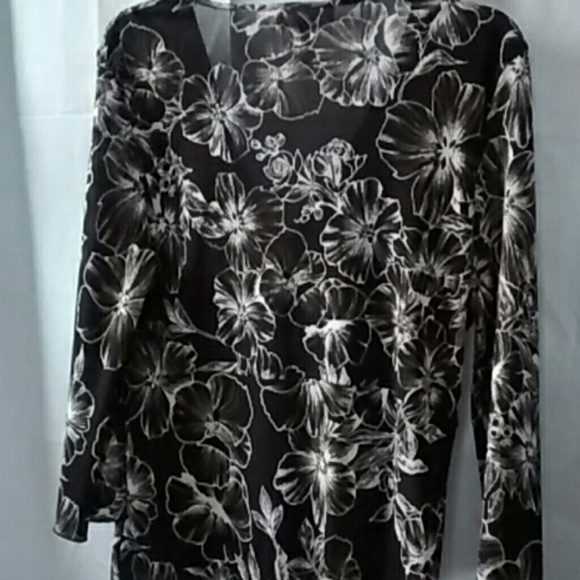 Nine & CO brown and white floral top - Picture 2 of 3