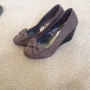 Report bow wedges