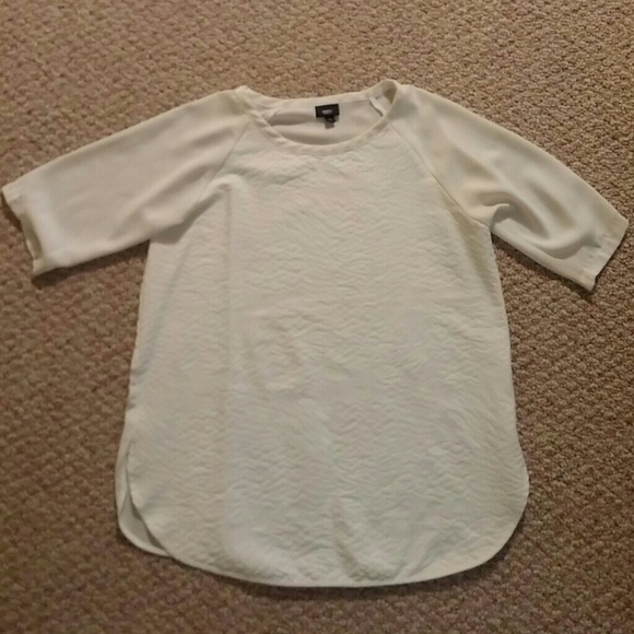 *Sale* Off White/cream silky and textured tunic