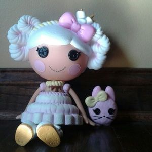 Lalaloopsy and pet.