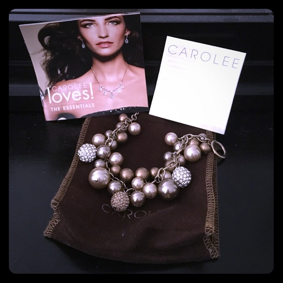 Beautiful Carolee pearled bracelet