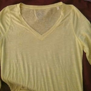 So brand size medium pale yellow vneck