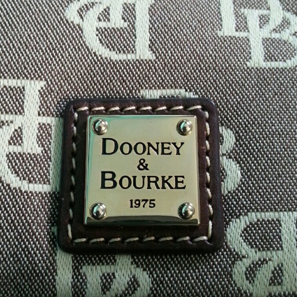 *SALE* Dooney & Bourke Wristlet - Picture 2 of 3