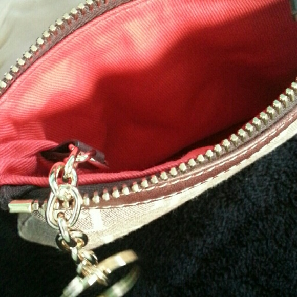 *SALE* Dooney & Bourke Wristlet - Picture 3 of 3