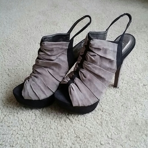 Peep toe heel