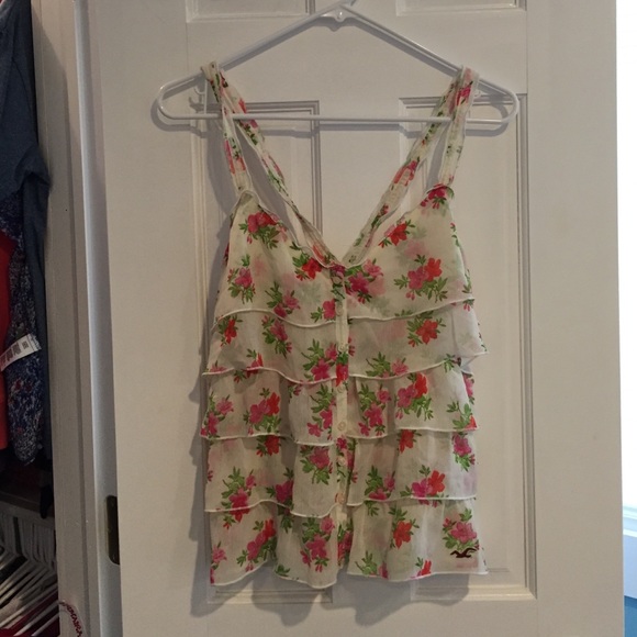 Hollister: Pretty Floral Top
