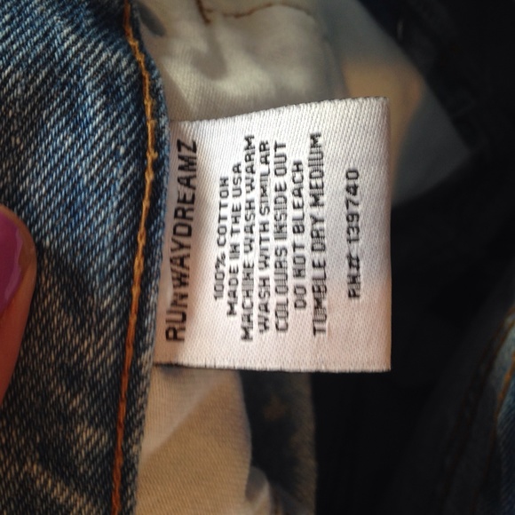 🚫SOLD🚫Runwaydreamz Shorts - Picture 3 of 3