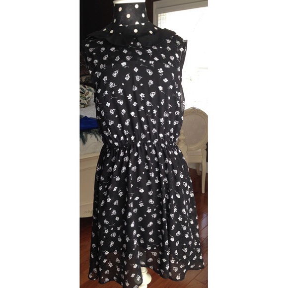 FOREVER 21 SCHOOLGIRL PETER PAN COLLAR DRESS - Picture 3 of 4