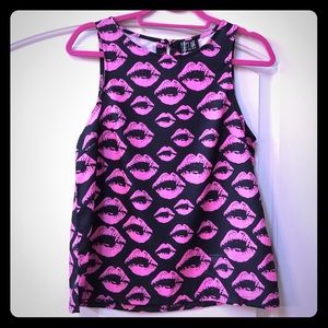 Black with pink lips sleeveless top