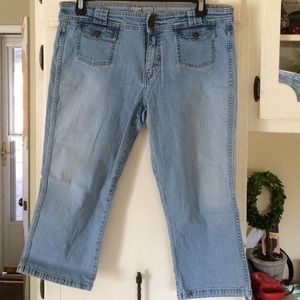Levi's stretch Capris