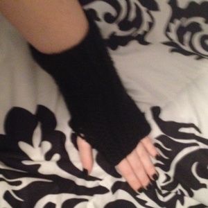 Black knit fingerless gloves
