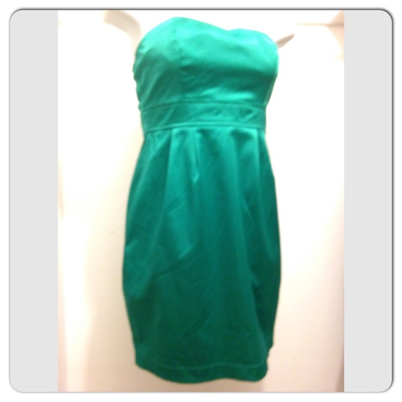Cute green satiny dress :)