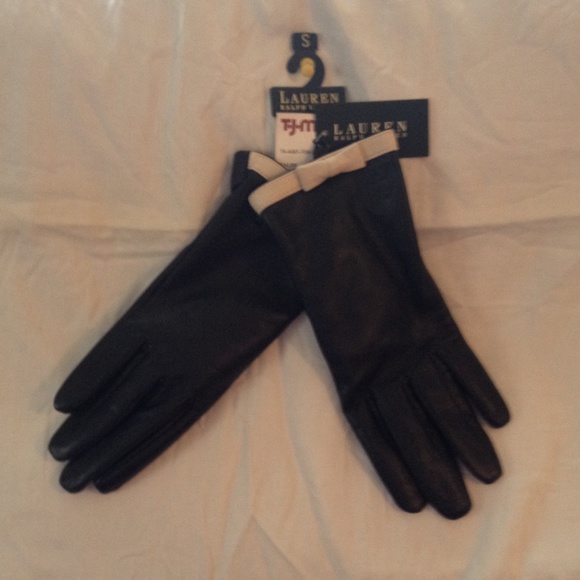 Black Leather Gloves  Ralph Lauren, size small.