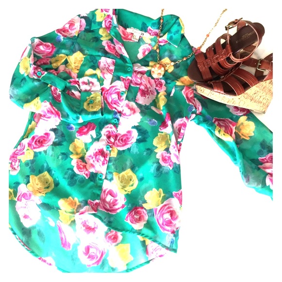 Forever 21 floral hi/lo button up - Picture 1 of 3