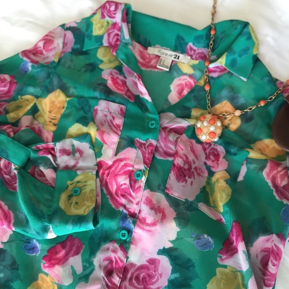 Forever 21 floral hi/lo button up - Picture 2 of 3