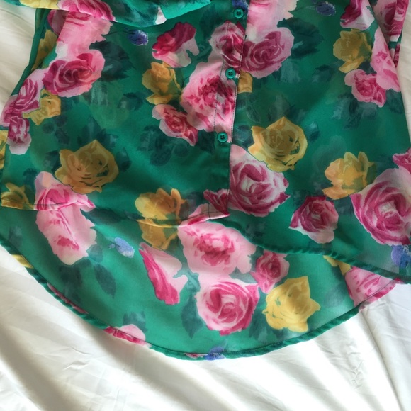 Forever 21 floral hi/lo button up - Picture 3 of 3