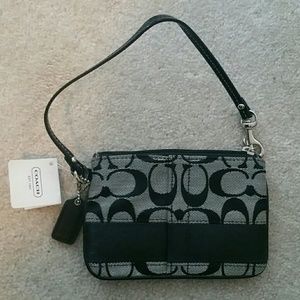 Coach wristlet f42618 - SOLD
