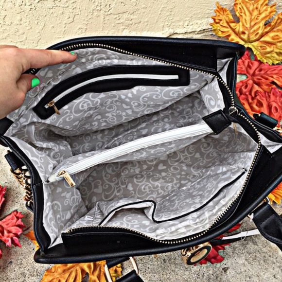 ❗️🚫SOLD❗️Studded Striker Handbag - Picture 4 of 4