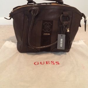 Authentic Guess Purse w/dust bag