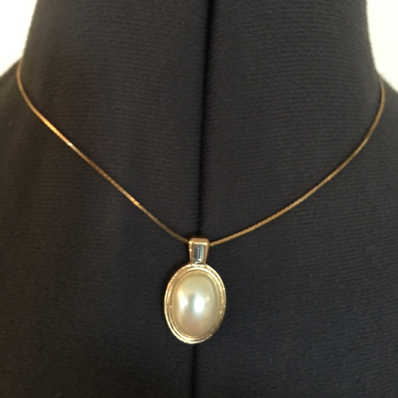 Avon Jewelry - VINTAGE AVON Pearl Necklace