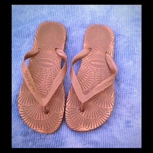 Chocolate brown Havaiana flip flop