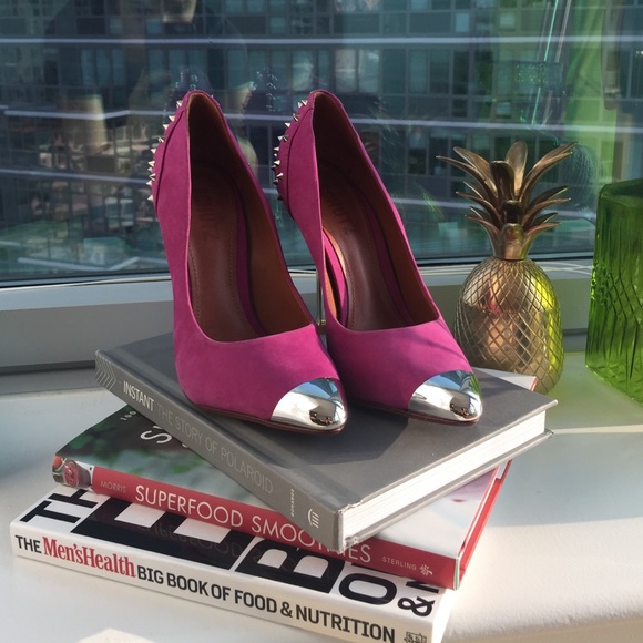 Last chance: 💥Host Pick💥Schutz spiked heels