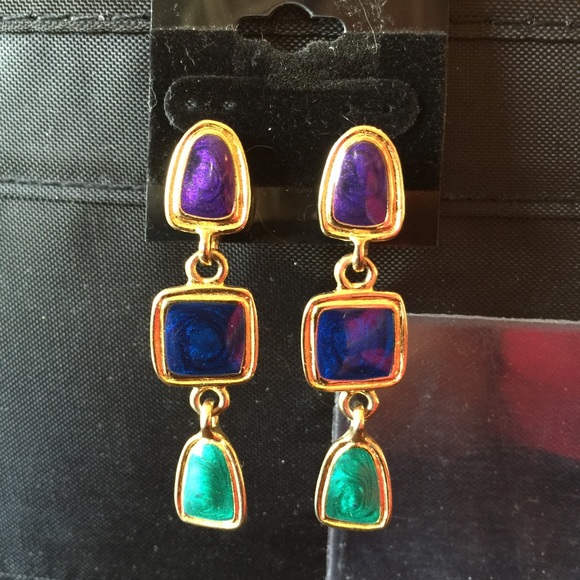 Jewelry - PRETTY Dangly Earrings