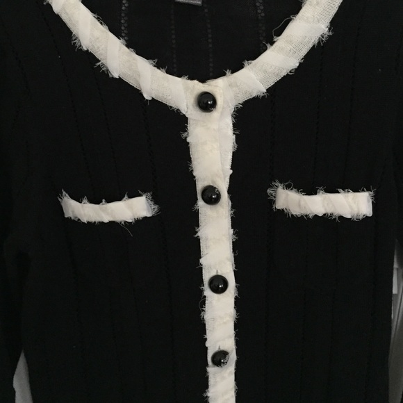 Scoop neck Cropped black cardigan style