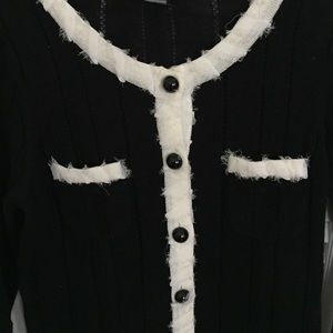Scoop neck Cropped black cardigan style