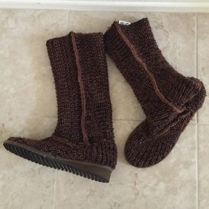 Crochet brown boots