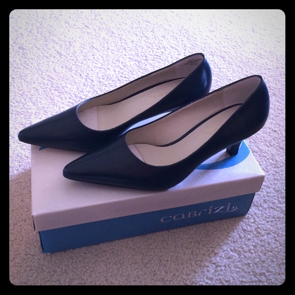 Navy pumps