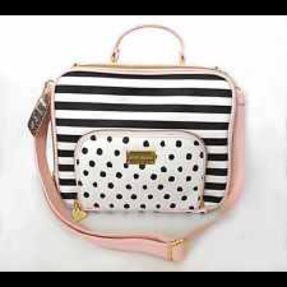 Betsy Johnson insulated brand new lunch tote ❤️💄