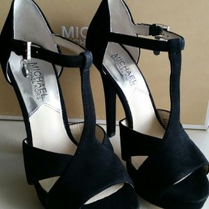 * REDUCED* MICHAEL Michael Kors T-Strap Sandals