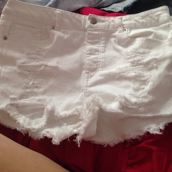 White high wasted shorts