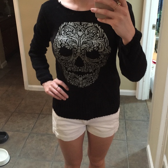 Comfy H&M sweater! 💀