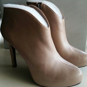 * REDUCED*Jessica Simpson Ariel Platform Booties