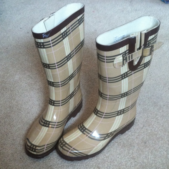 Adorable rain boots!