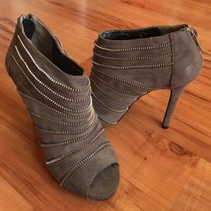 MARCO SANTI Peeptoe Zipper Grey Heels