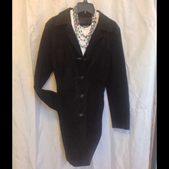 Perfect for the spring! Three quarter suede jacket