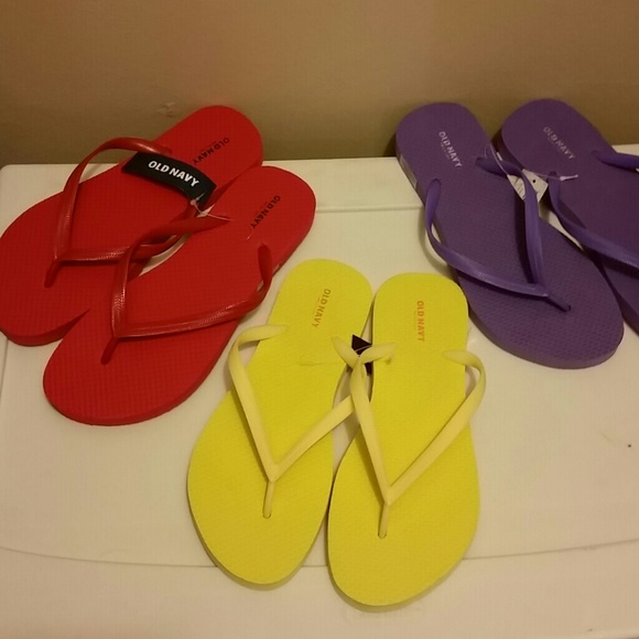 *BUNDLE* 3 pairs of Old Navy flip flops!