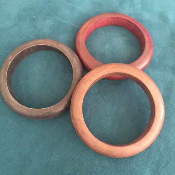 Set of three wood bracelets - Picture 2 of 3