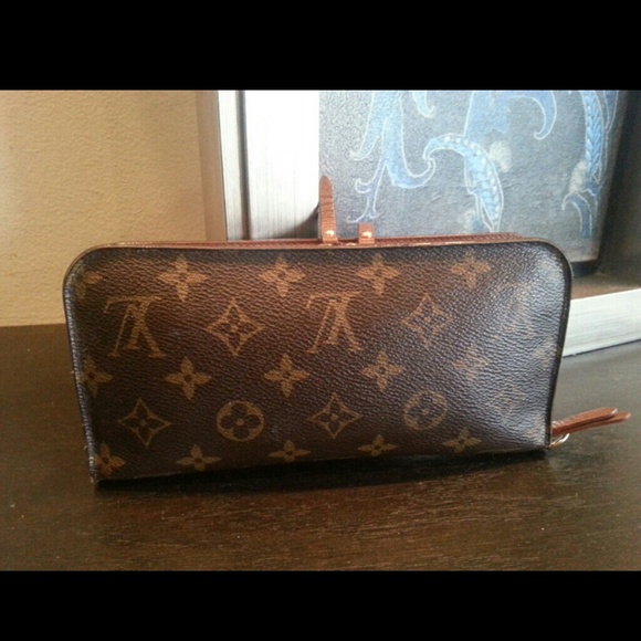 (SOLD) Authethic Louis Vuitton Insolite Wallet