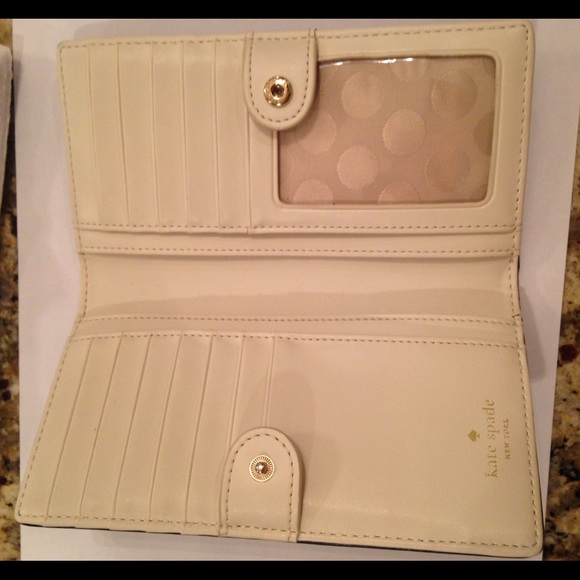 Beautiful glitter bug wallet! - Picture 3 of 4