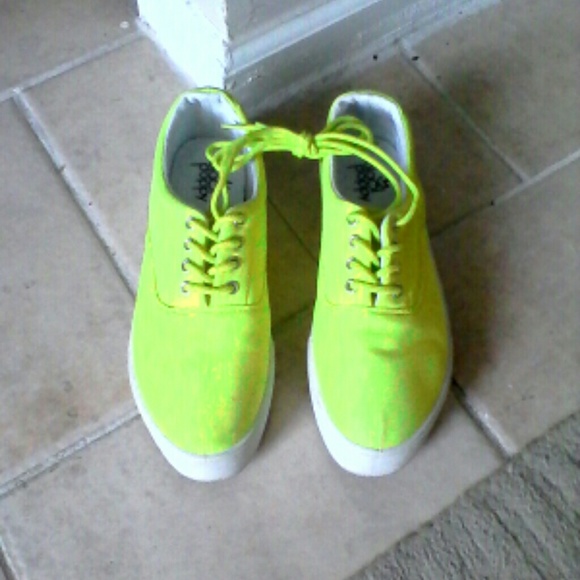 Neon platform sneakers