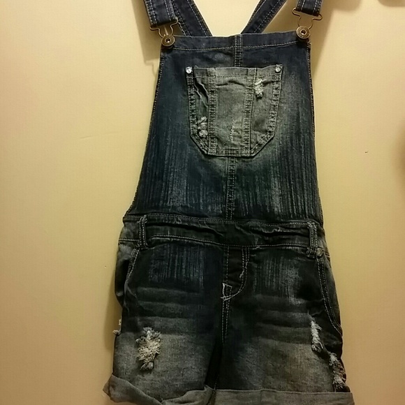 Denim overall shorts!