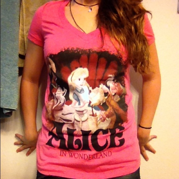 NWOT Disney Alice in Wonderland V Neck