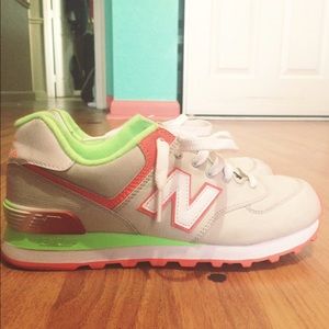 Women's New Balance shoes